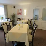 Zum Rosenteich 3*