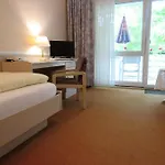 Zum Rosenteich 3*