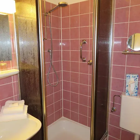 Otel Zum Rosenteich Bad Zwischenahn